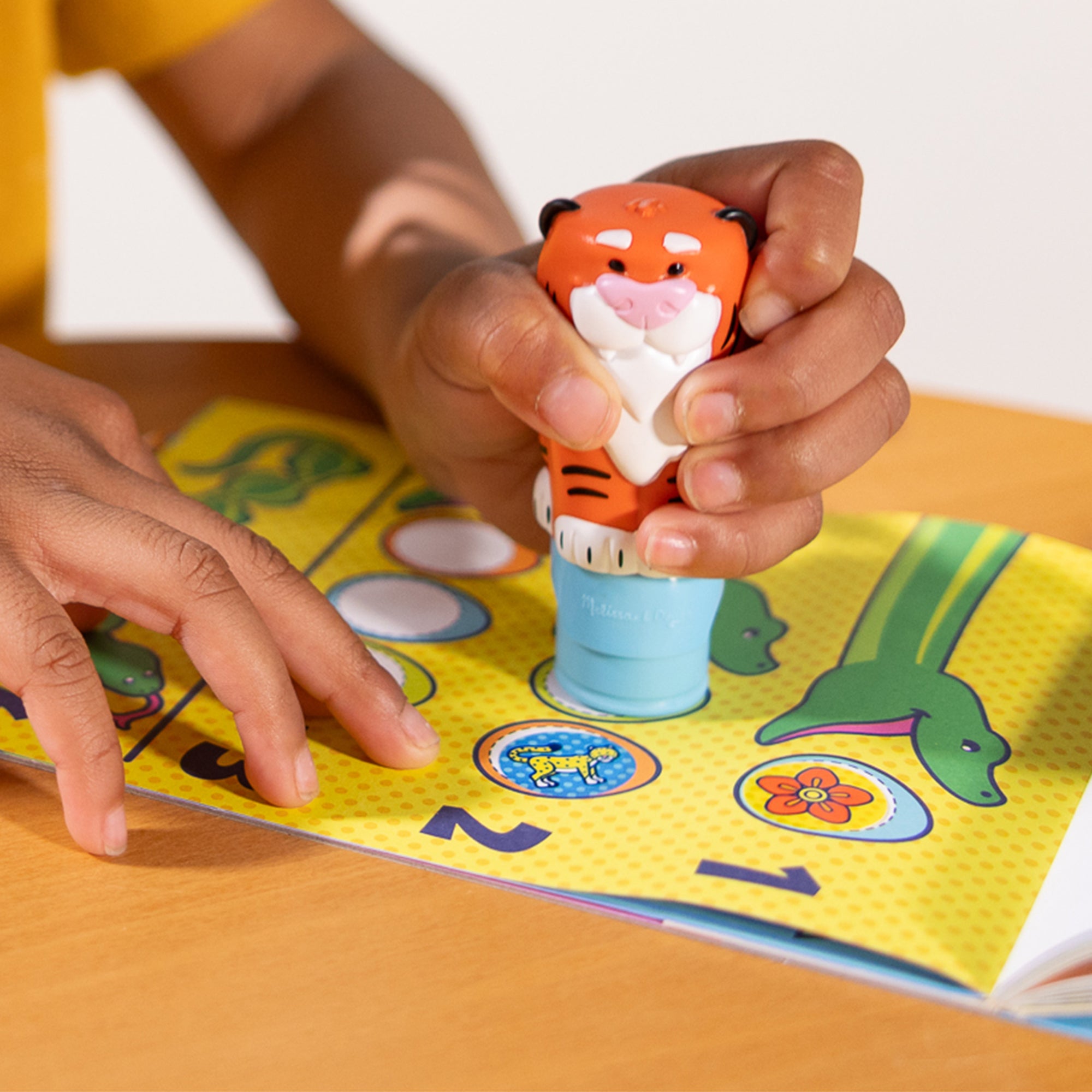 Sticker WOW!? Activity Pad & Sticker Stamper - Tiger - Image 2