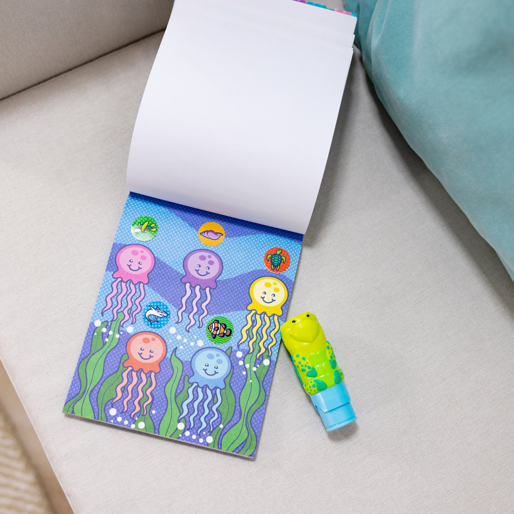 Sticker WOW!? Activity Pad & Sticker Stamper - Sea Turtle - Image 9