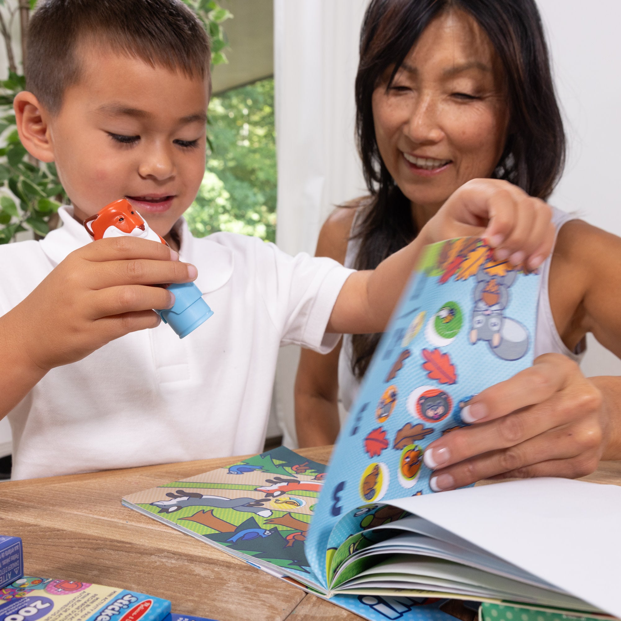 Sticker WOW!? Fox Bundle: Activity Pad & Sticker Stamper + Mini Activity Pad and 200 Refill Stickers - Image 7