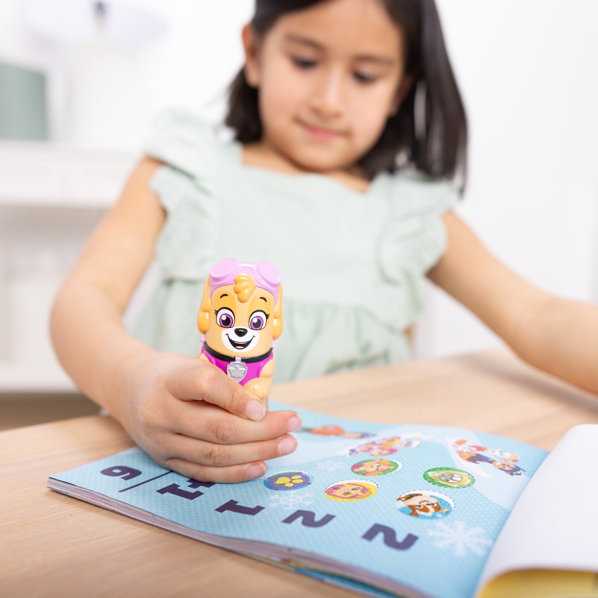Sticker WOW!? PAW Patrol Skye Bundle: Activity Pad & Sticker Stamper + Mini Activity Pad and 200 Refill Stickers - Image 6
