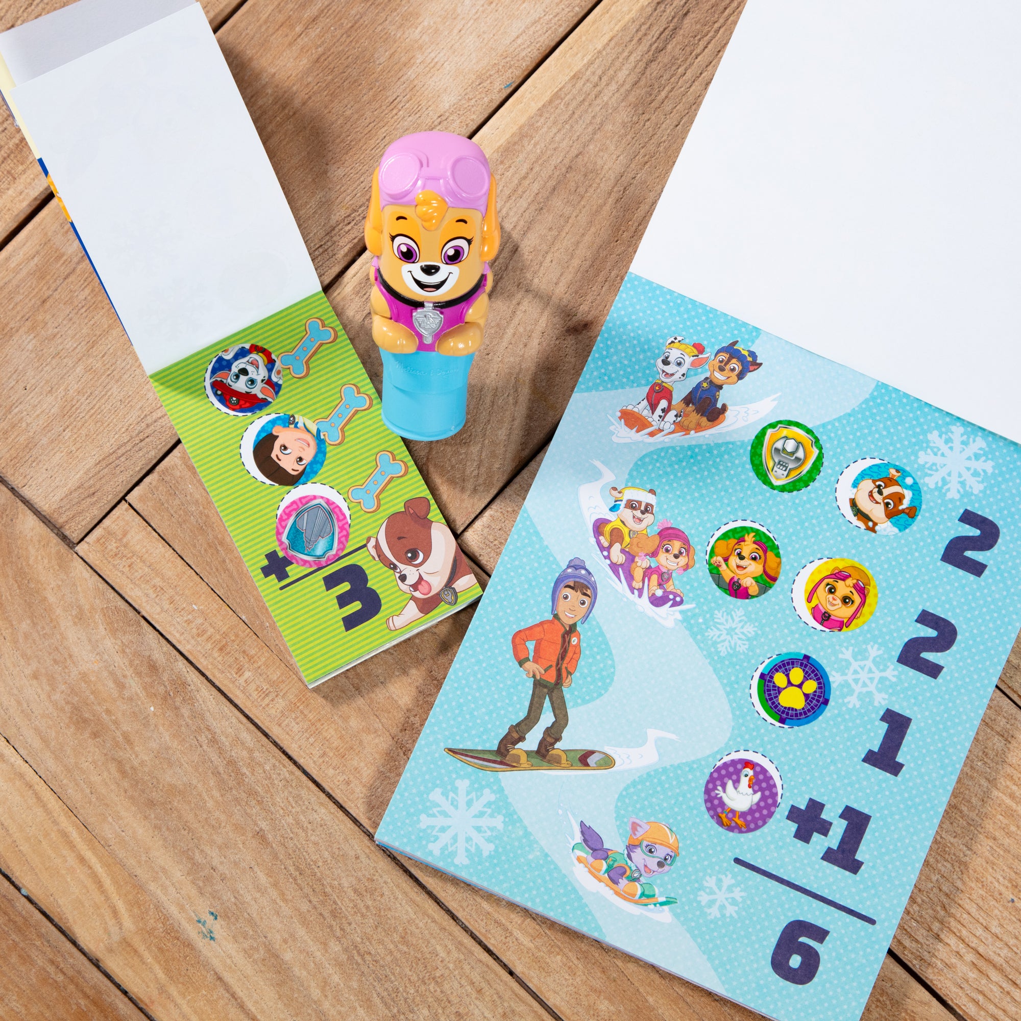 Sticker WOW!? PAW Patrol Skye Bundle: Activity Pad & Sticker Stamper + Mini Activity Pad and 200 Refill Stickers - Image 9