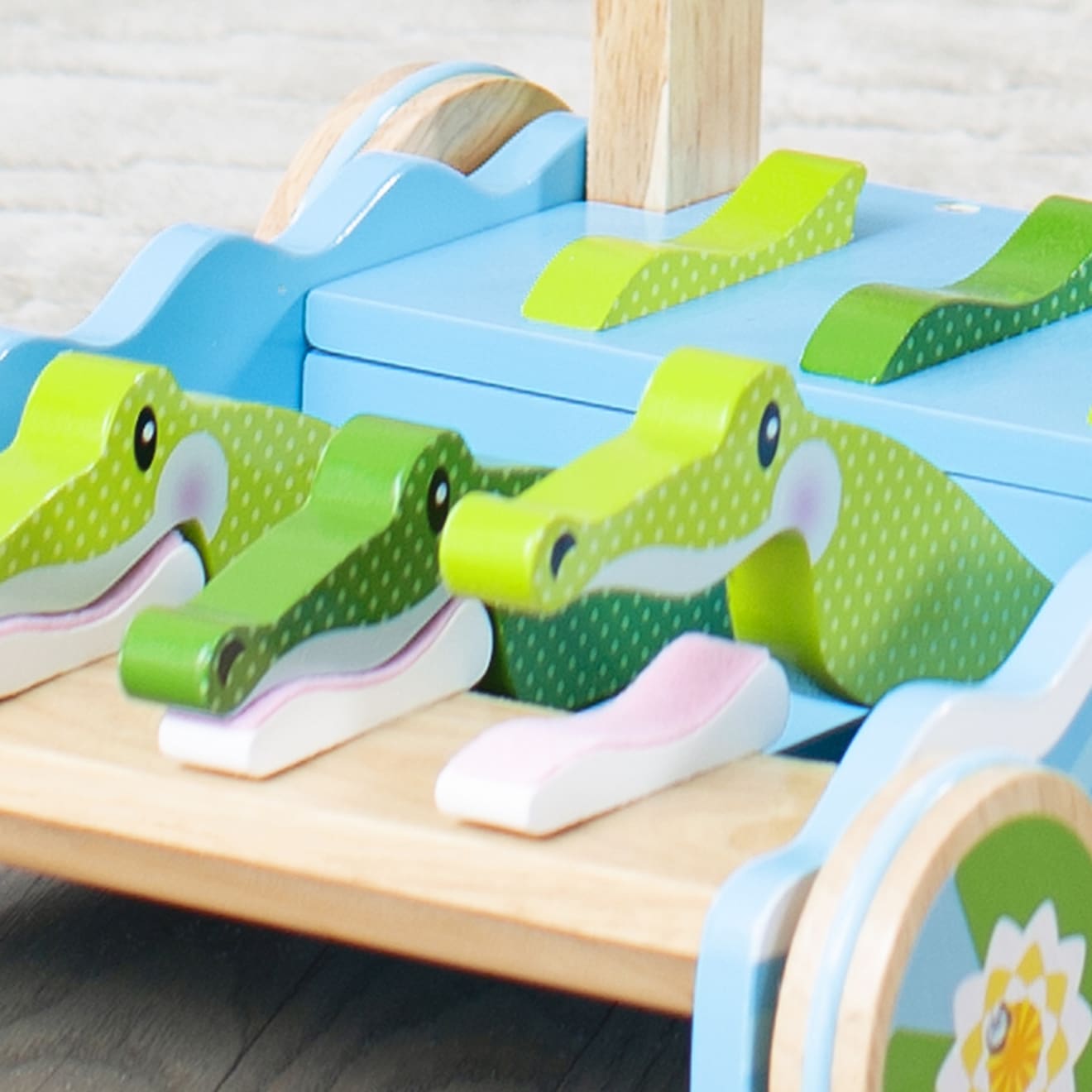 First Play Chomp & Clack Alligator Push Toy - Image 7