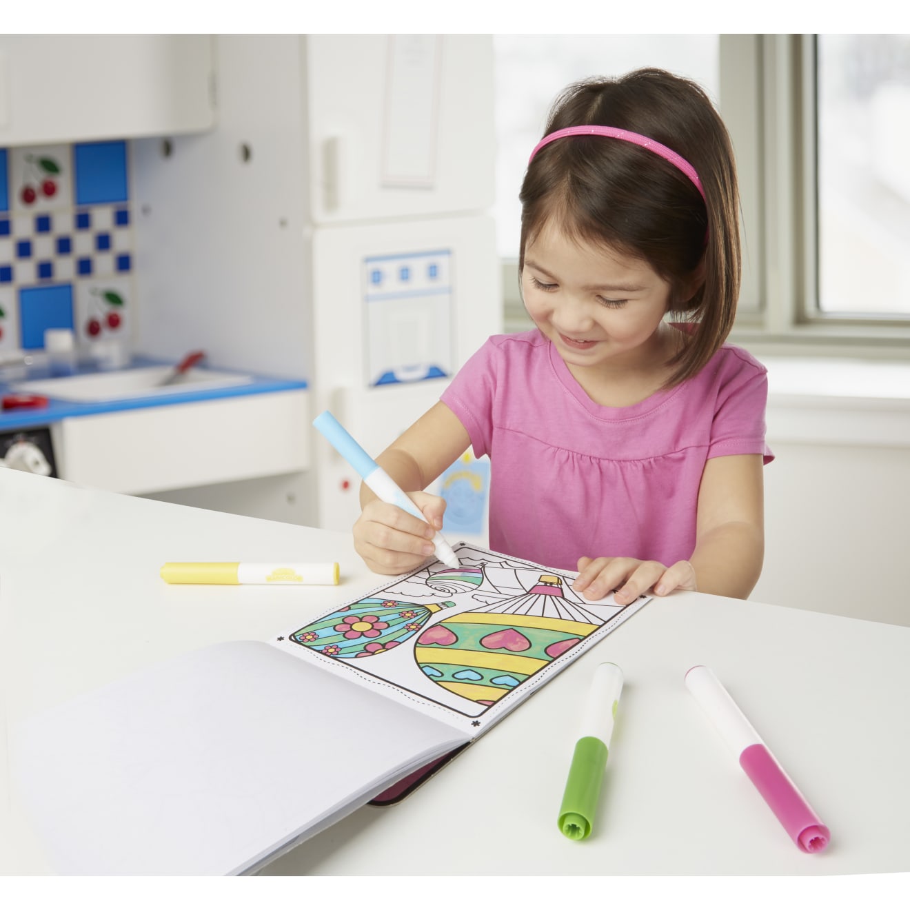 Magicolor - On the Go - Friends & Fun Coloring Pad - Image 2