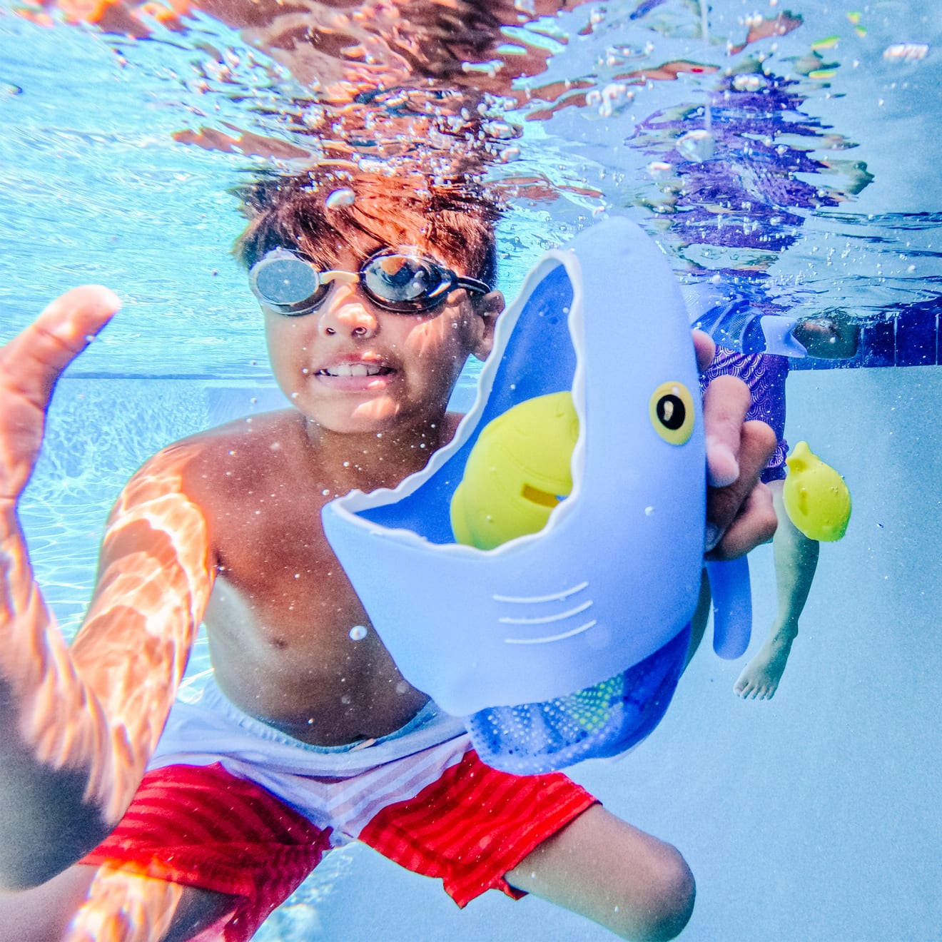 Spark Shark Fish Hunt Pool Toy - Image 2