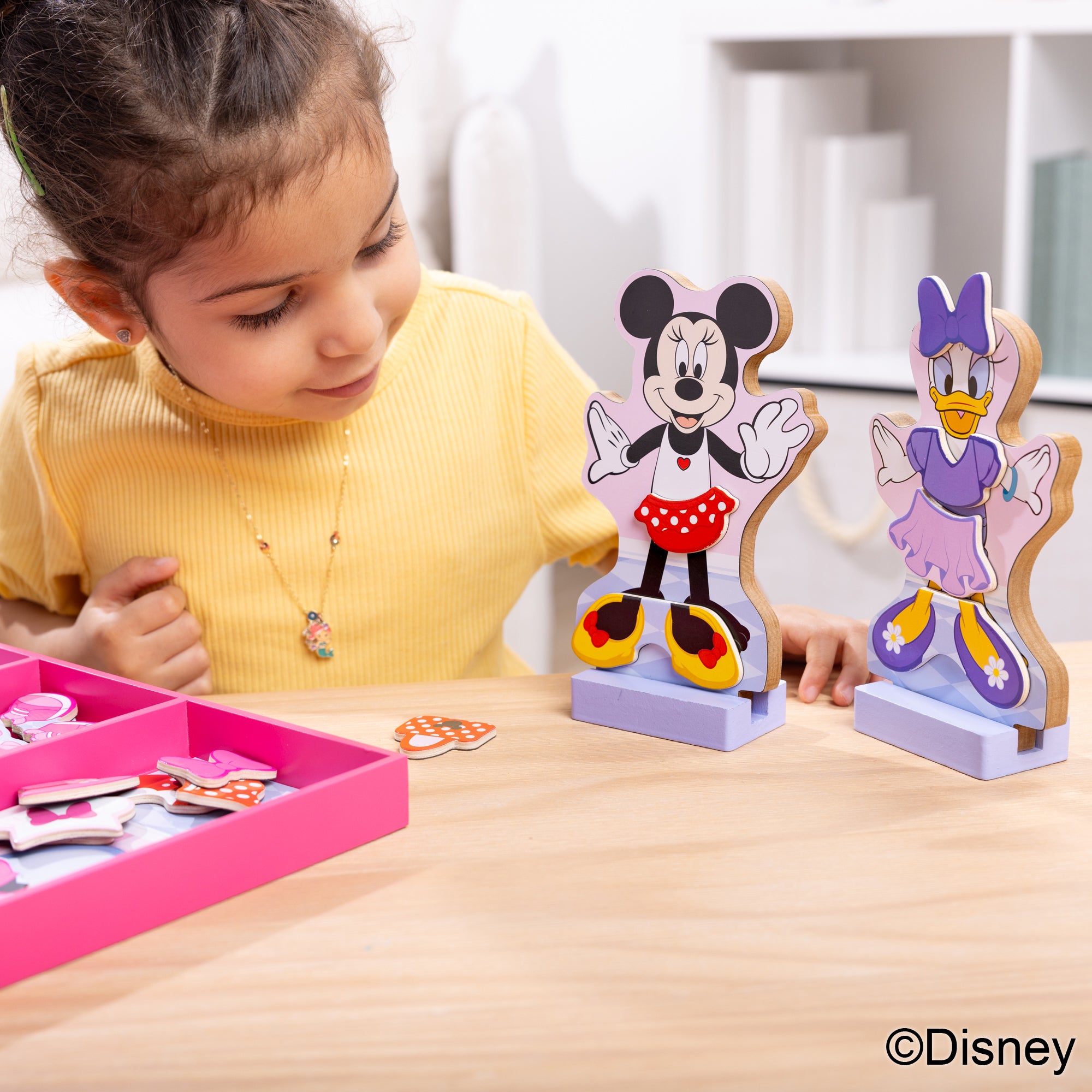 Disney Minnie & Daisy Deluxe Wooden Magnetic Dress-Up - Image 6