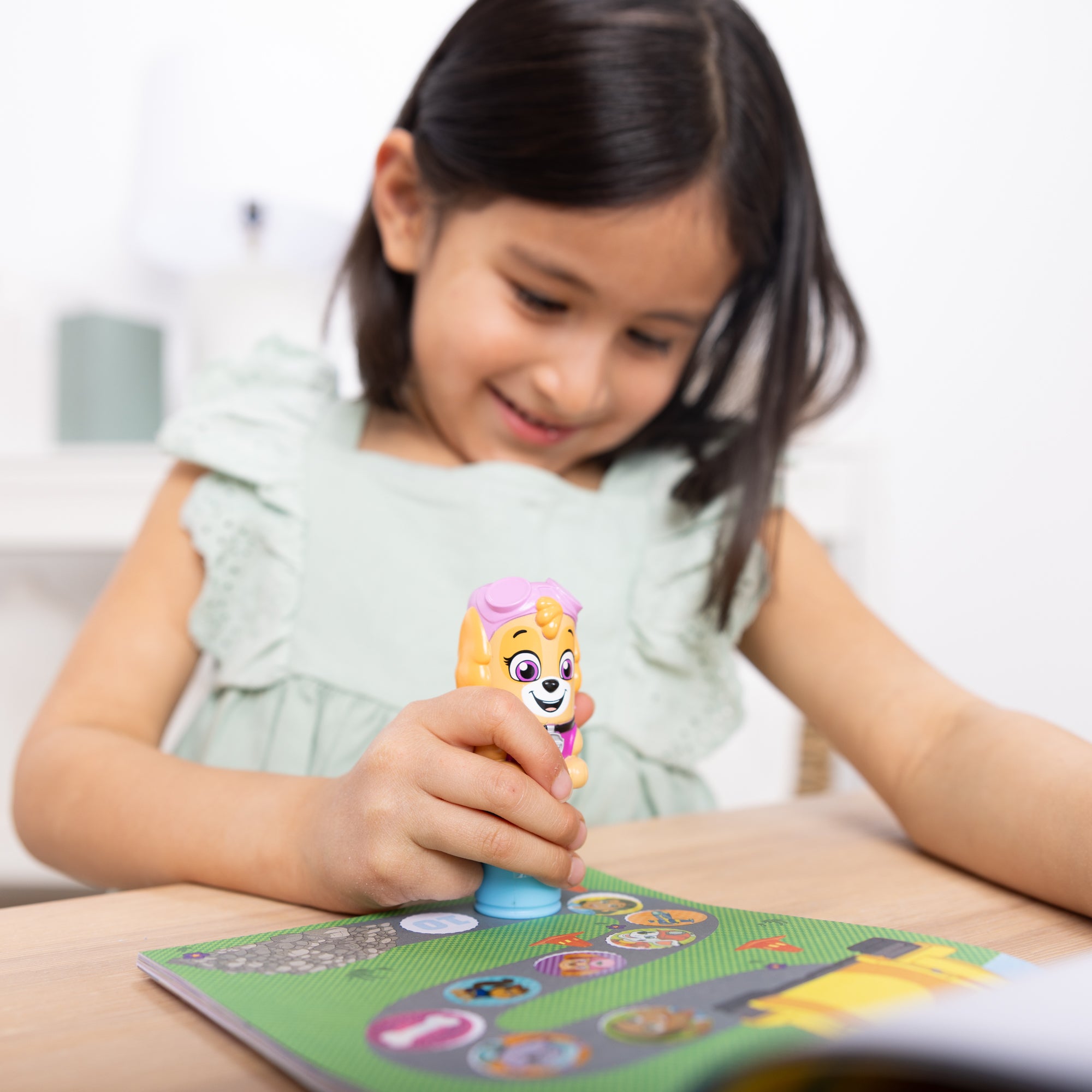 Sticker WOW!? PAW Patrol Skye Bundle: Activity Pad & Sticker Stamper + Mini Activity Pad and 200 Refill Stickers - Image 5