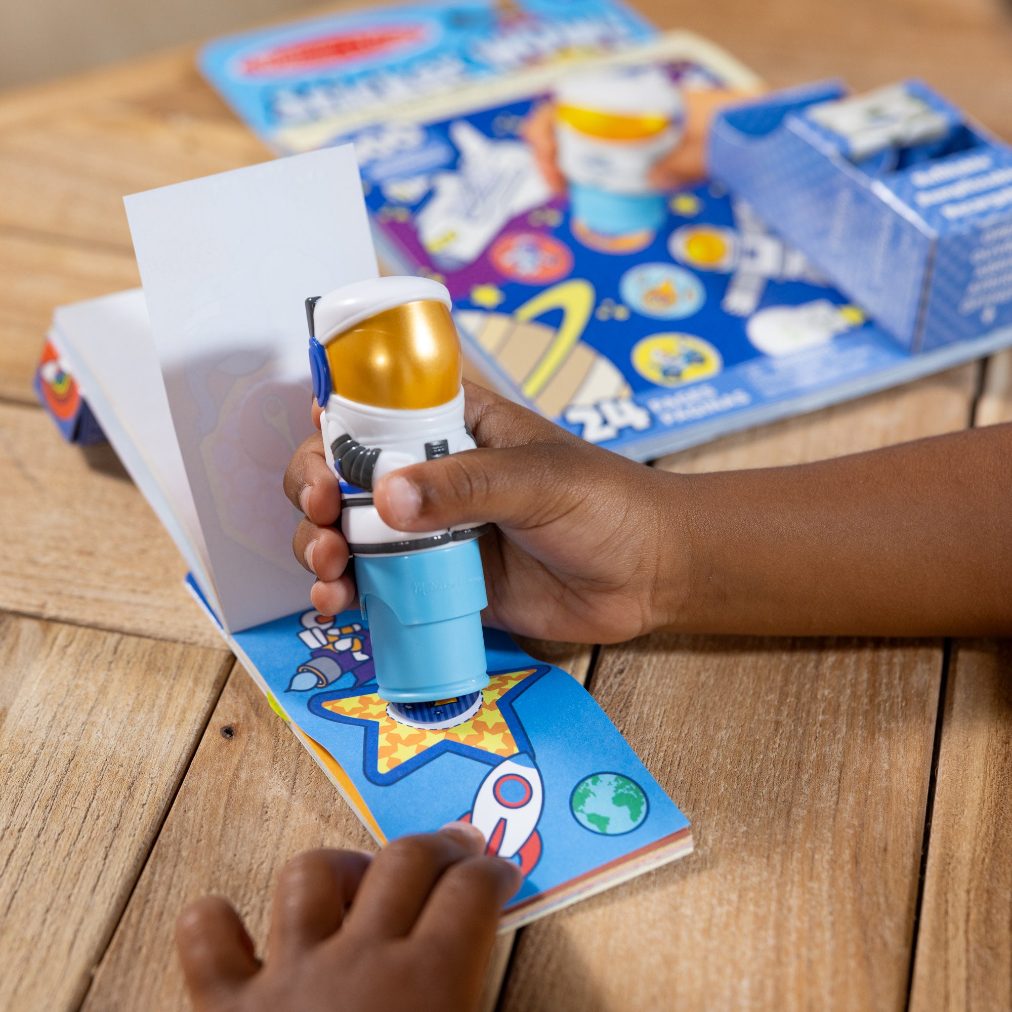 Sticker WOW!? Astronaut Bundle: Activity Pad & Sticker Stamper + Mini Activity Pad and 200 Refill Stickers - Image 6