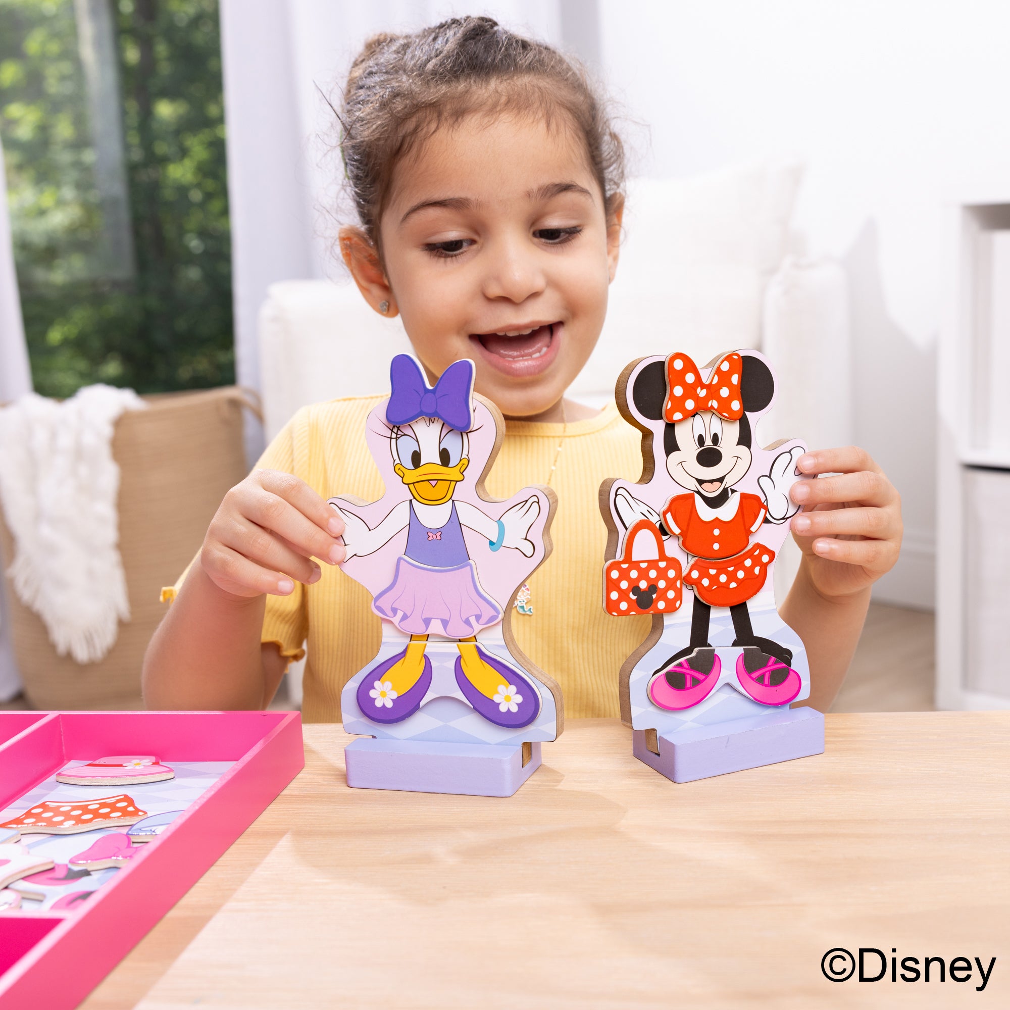 Disney Minnie & Daisy Deluxe Wooden Magnetic Dress-Up - Image 7