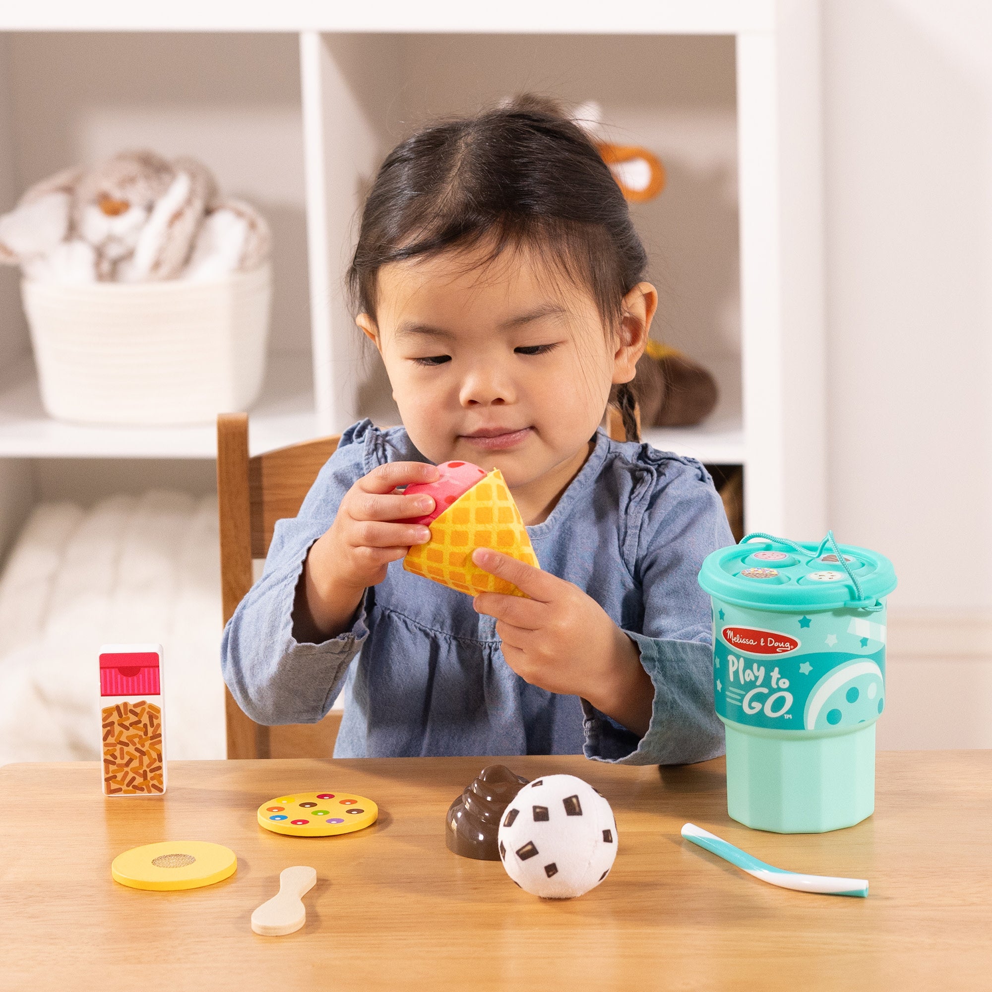 Play to Go Ice Cream Play Set - Image 7